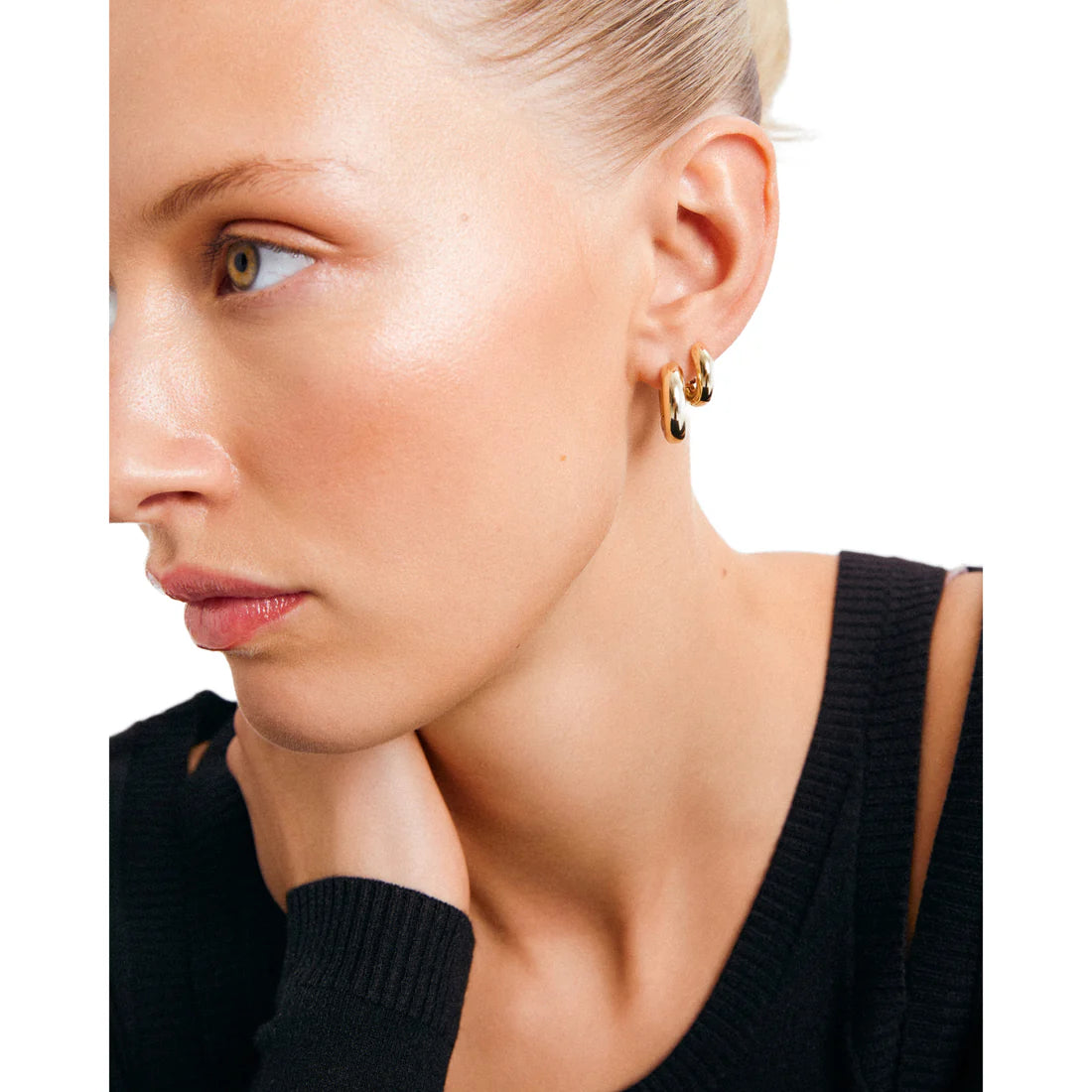 AICA chunky huggie hoop earrings