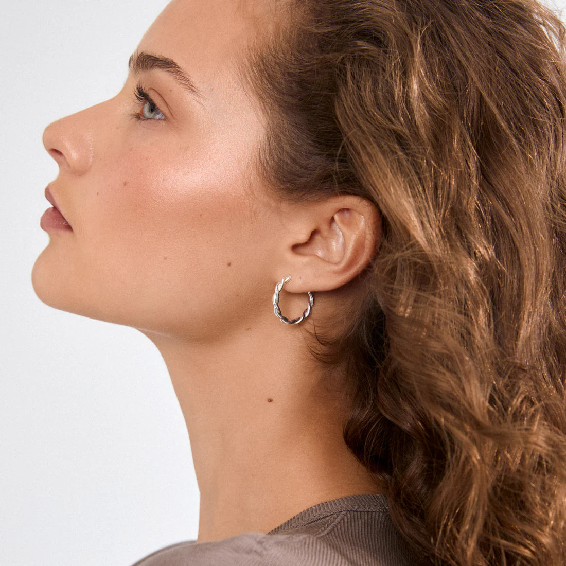 NAJA twisted hoop earrings